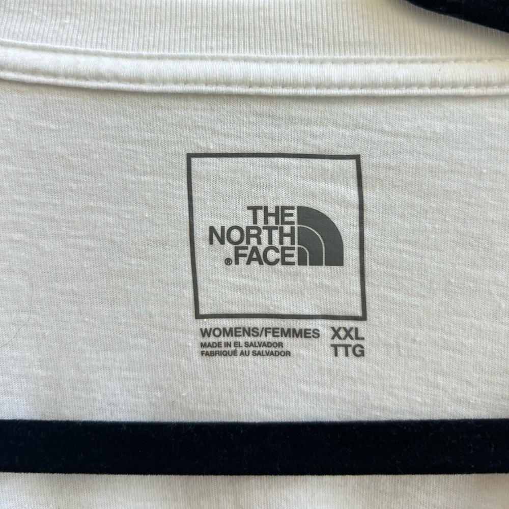 The northface women’s graphic tee size 2x. Outdoor crunchy granola Gorpcore - Picture 3 of 5